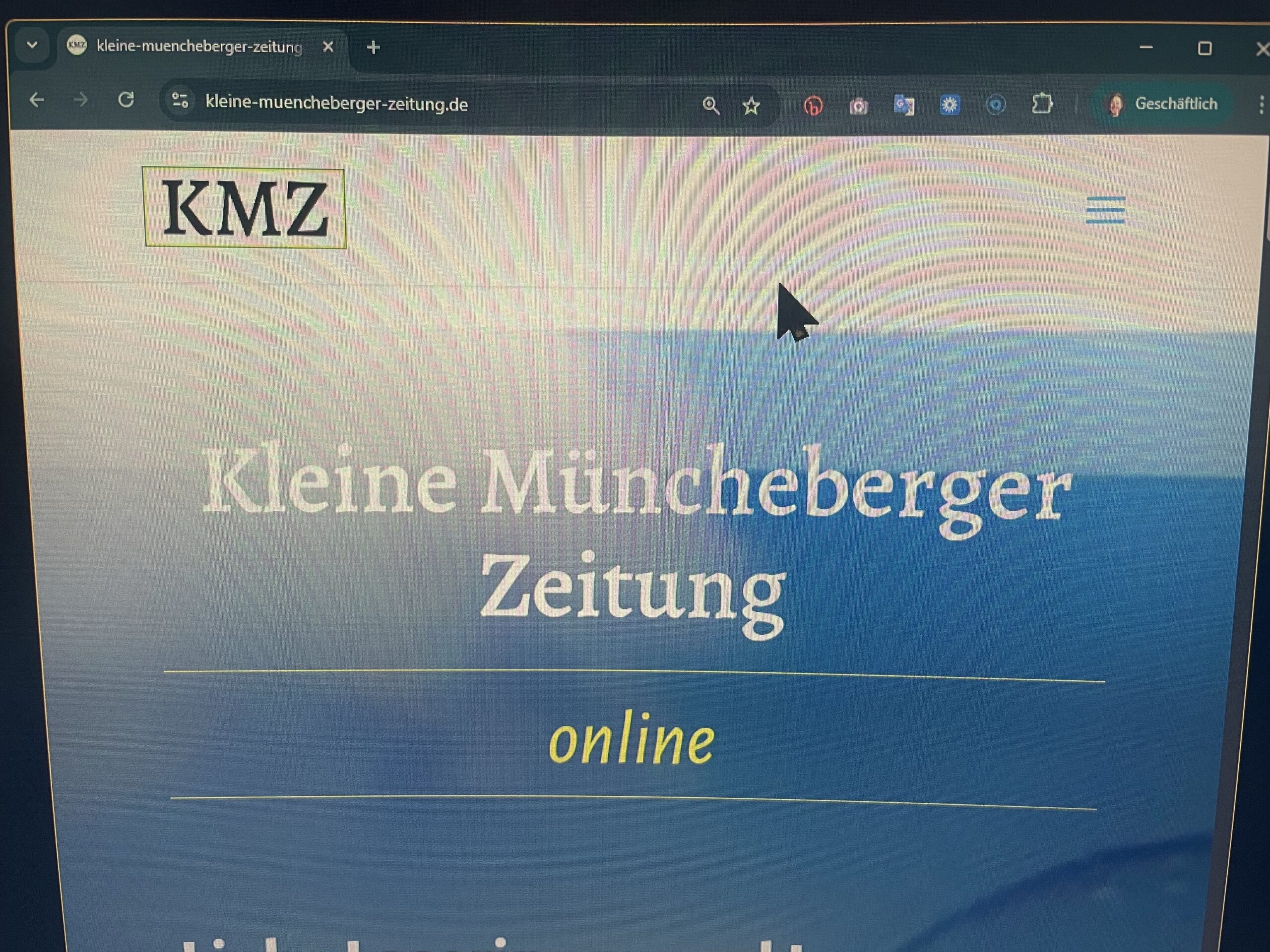 Screenshot-Foto: Webseite „Kleine Müncheberger Zeitung“ auf einem Laptop-Bildschirm